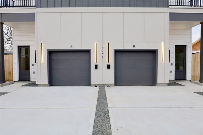 Building Photo - 421 E 41st St