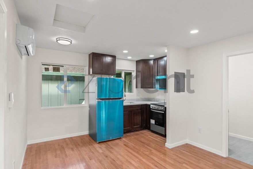 Building Photo - 4564 Angeles Ave