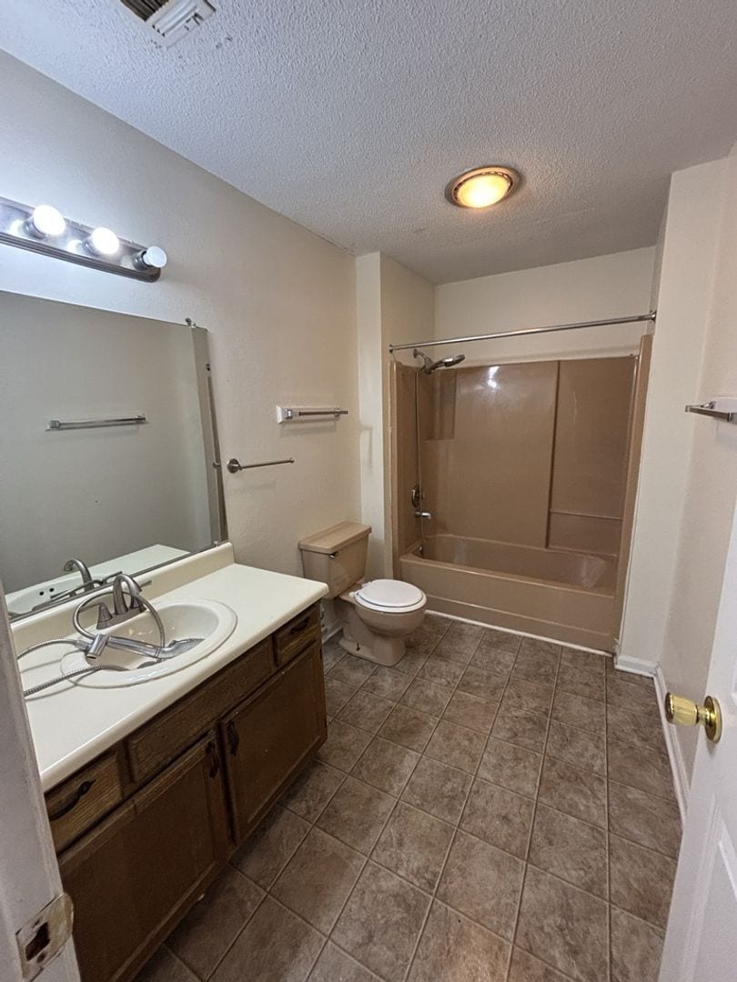 Building Photo - 121 Bybee Dr