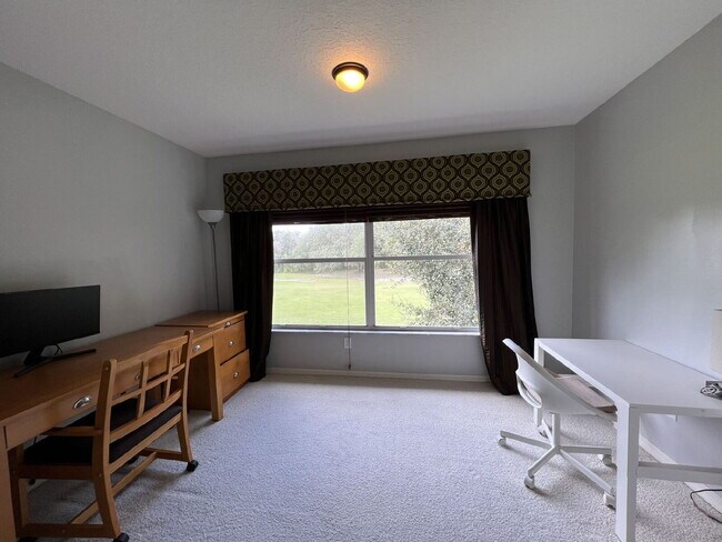 Building Photo - "Golf Course Living! Spacious 3-Bed, 2.5-Bath Home with 2,829 Sq Ft at The Oaks"
