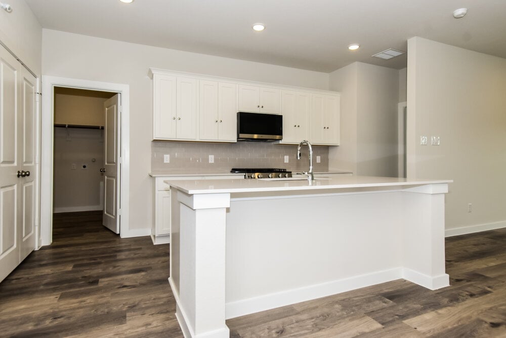 Building Photo - 320 Sun Harvest Dr