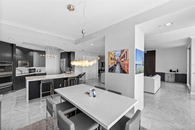 Building Photo - 449 S 12th St