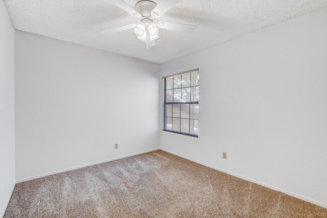 Building Photo - 4BEDROOM HOME ON THE GOLF COURSE 89130 * C...