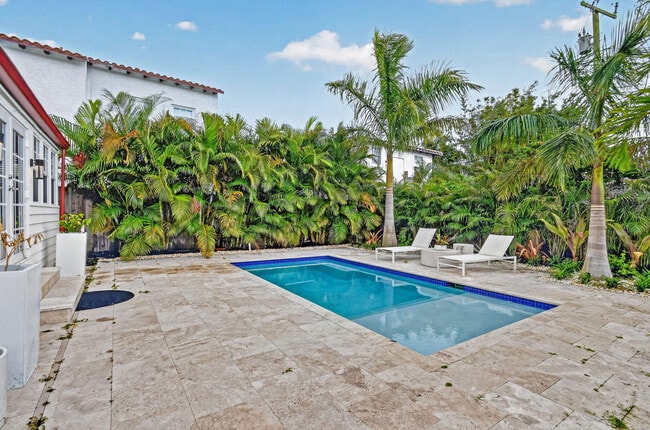 Building Photo - 236 Greymon Dr