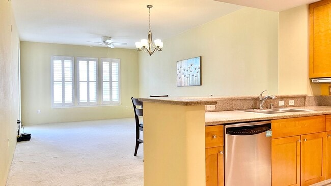 Building Photo - Gated Community in Hawaii Kai! Colony at P...