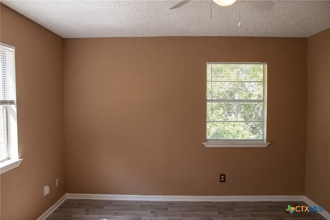 Building Photo - 632 Manning Dr