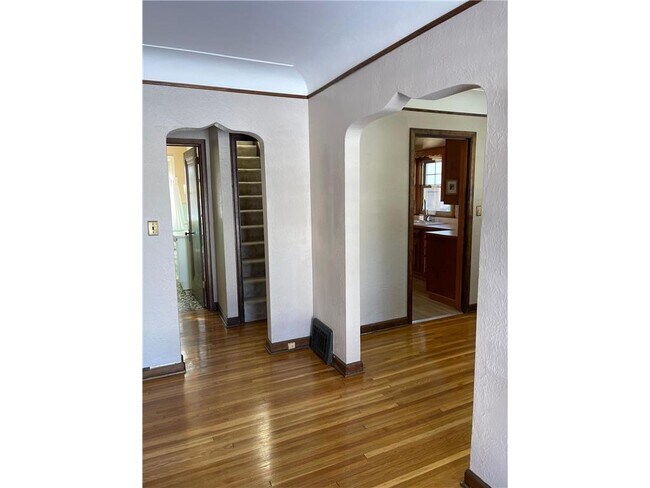 Building Photo - 799 Holton St