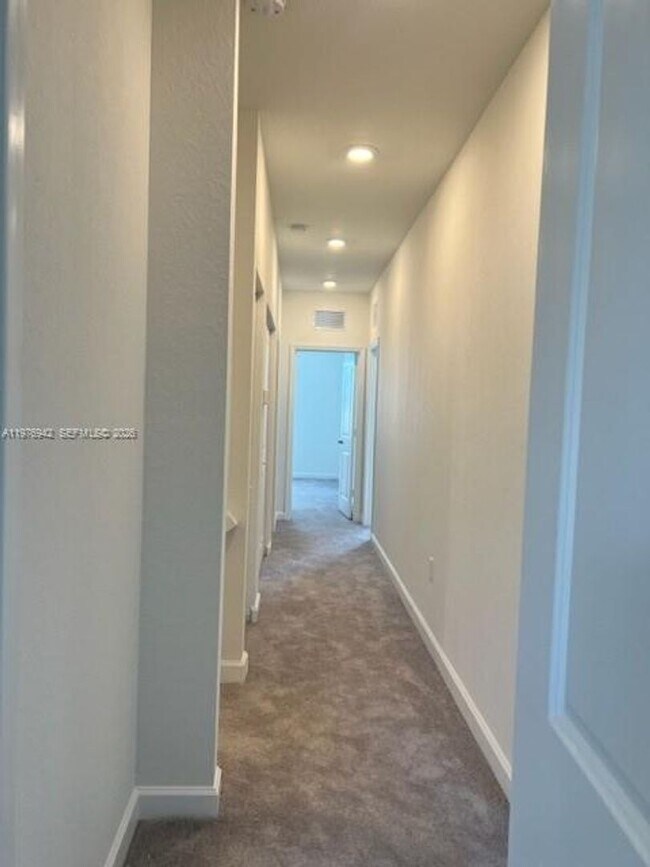 Building Photo - 2608 SE 11th St