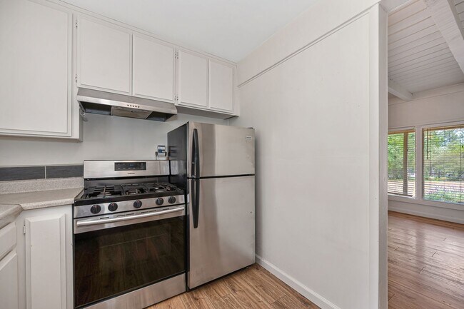 Building Photo - Country living in Beautiful Meadow Vista