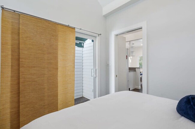 Building Photo - 817 Terry Ln