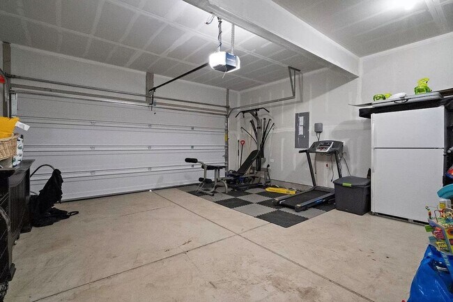 Building Photo - Immaculate Newer Construction w/ Vinyl Fen...