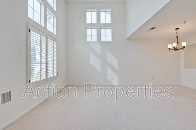 Building Photo - 857 Markham Terrace