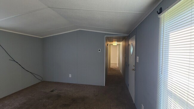Building Photo - 17 Saturn Ln