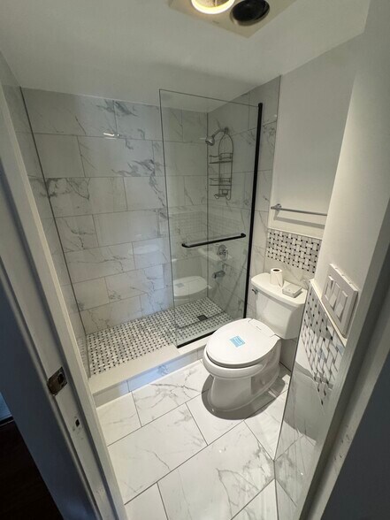 Building Photo - 1600 N Oak St