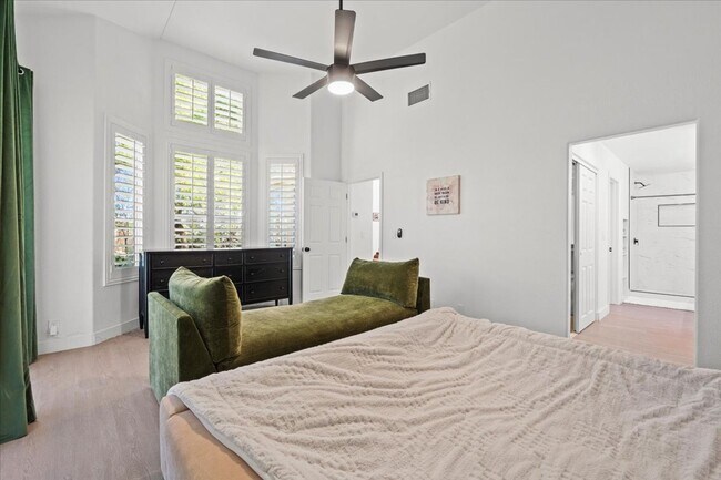 Building Photo - Modern, Elegant Fully Furnished 3 Bedroom Home in Spanish Trails