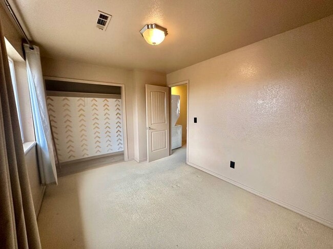 Building Photo - 127 E Hersey St