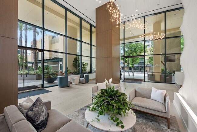 Building Photo - Modern 2 Bed, 2 Bath Condo in the Heart of...