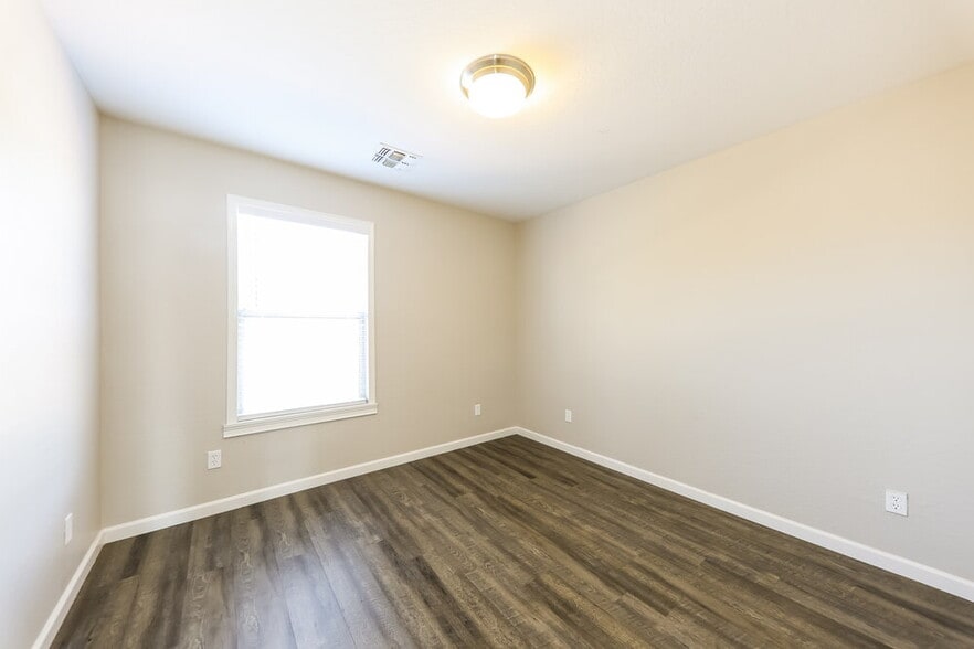 Building Photo - 2221 E Union Hills Dr