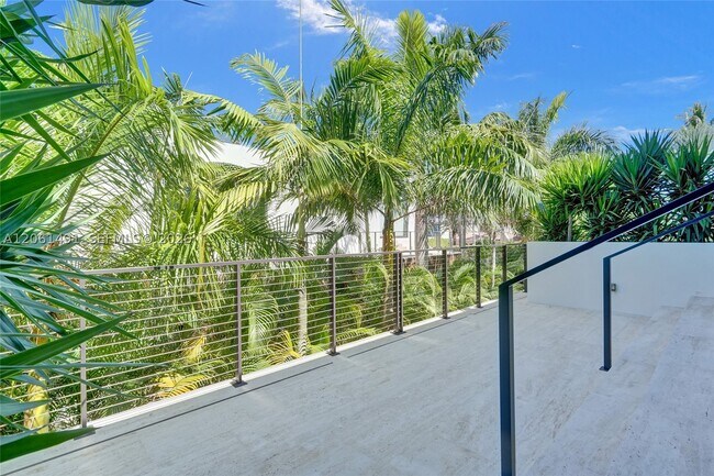 Building Photo - 240 Ocean