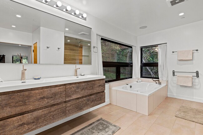 Building Photo - 20932 Canyon Trl