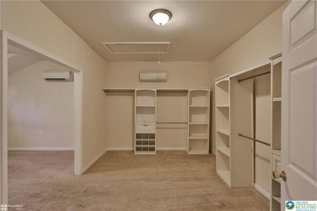 Building Photo - 2811 Kingsview Ave