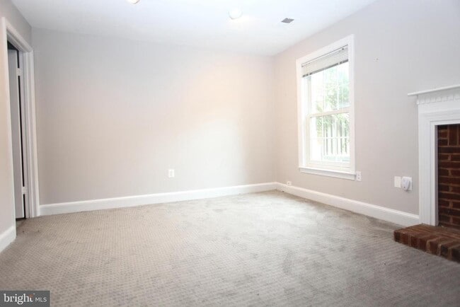 Building Photo - 3637 Winfield Lane Northwest