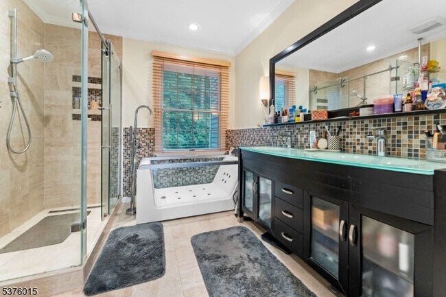 Building Photo - 4 Brightwood Ln