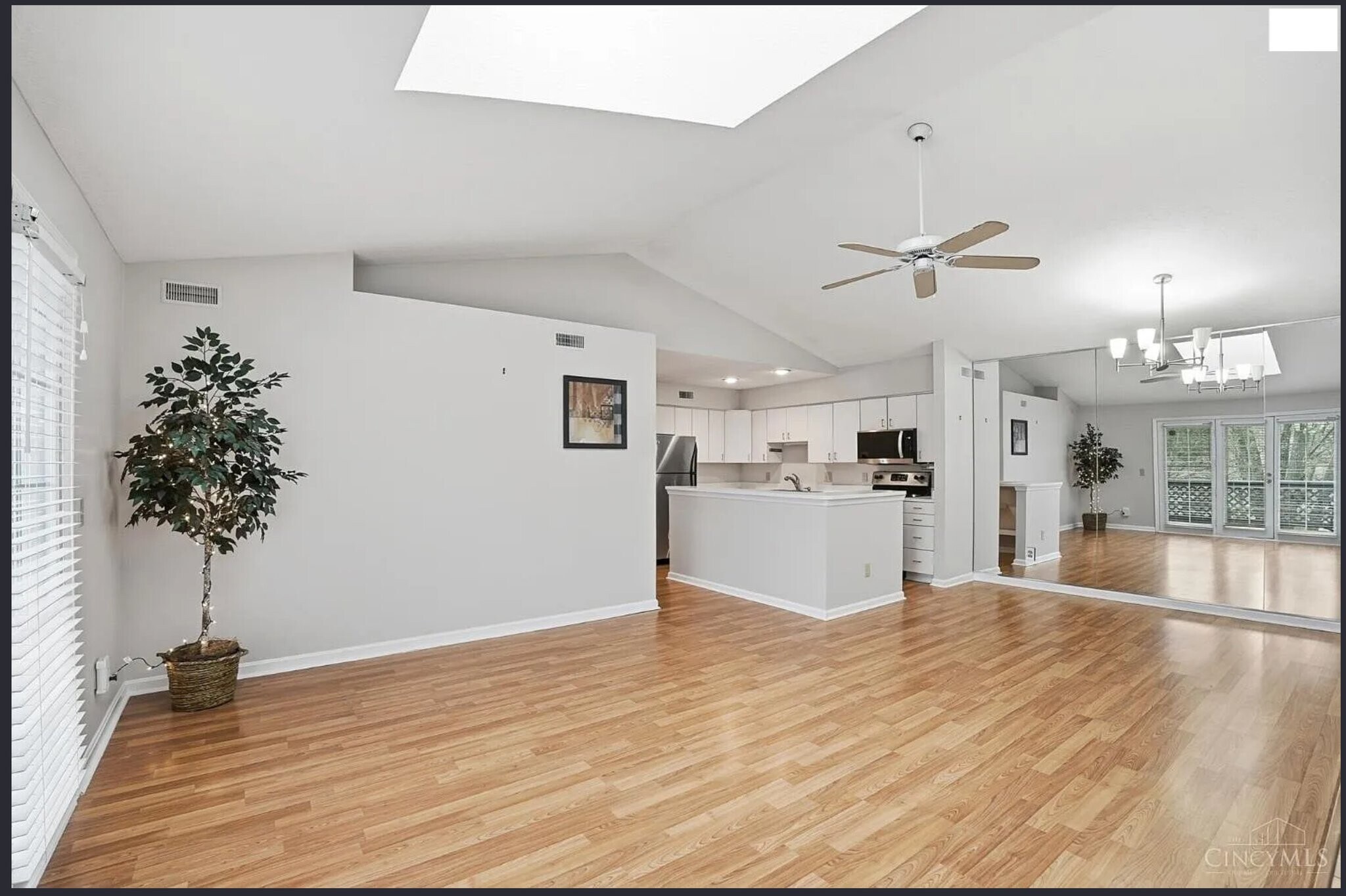 Building Photo - 3029 Stratford Ct