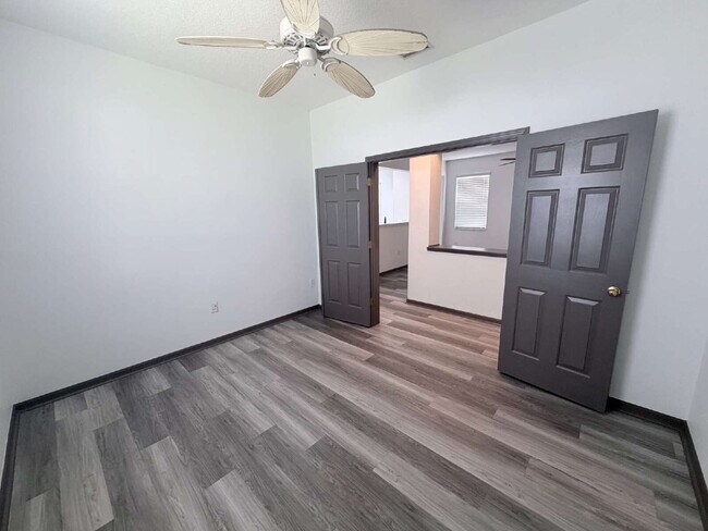 Building Photo - 1065 Viewpoint Way