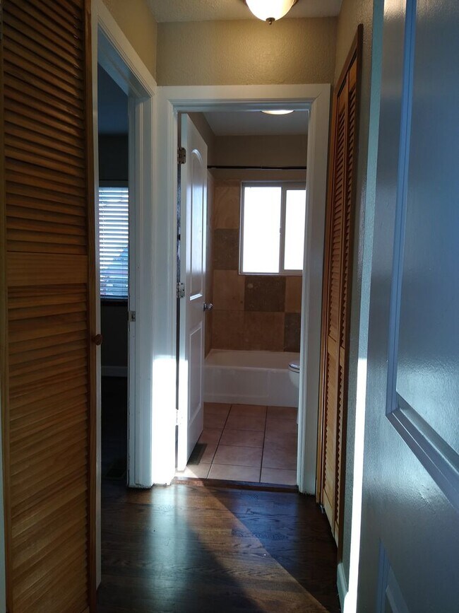 Building Photo - Mountain View 2 Bedroom 1 Bath Duplex on a Hill