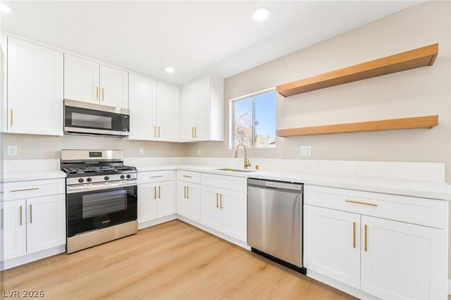 Building Photo - 517 Longtree Ave