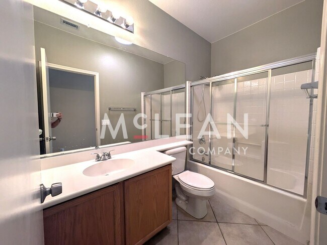 Building Photo - Stunning 3 Bedroom Home with Private Pool & Spa in Palm Springs!