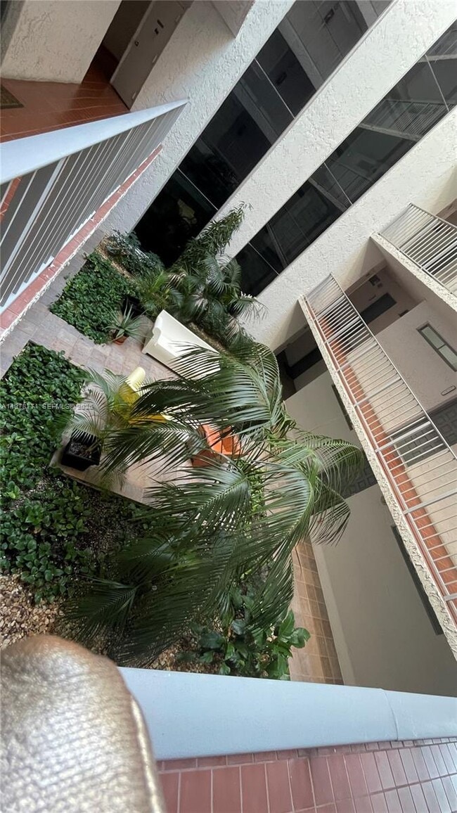 Building Photo - 650 NE 64th St