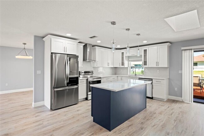 Building Photo - 8312 Roxboro Dr