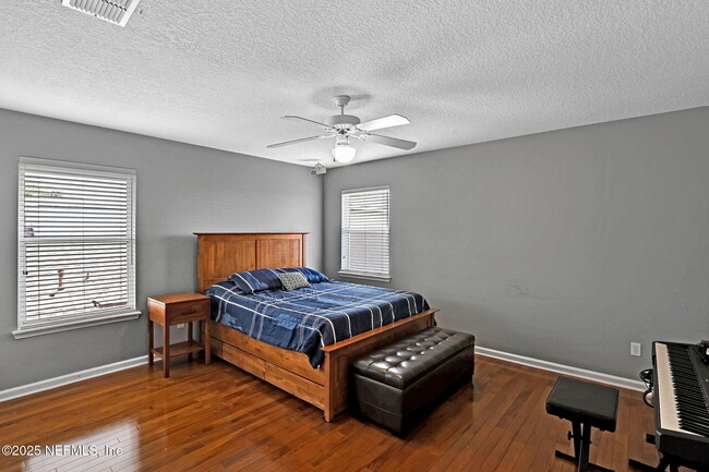 Building Photo - 4389 Seabreeze Dr