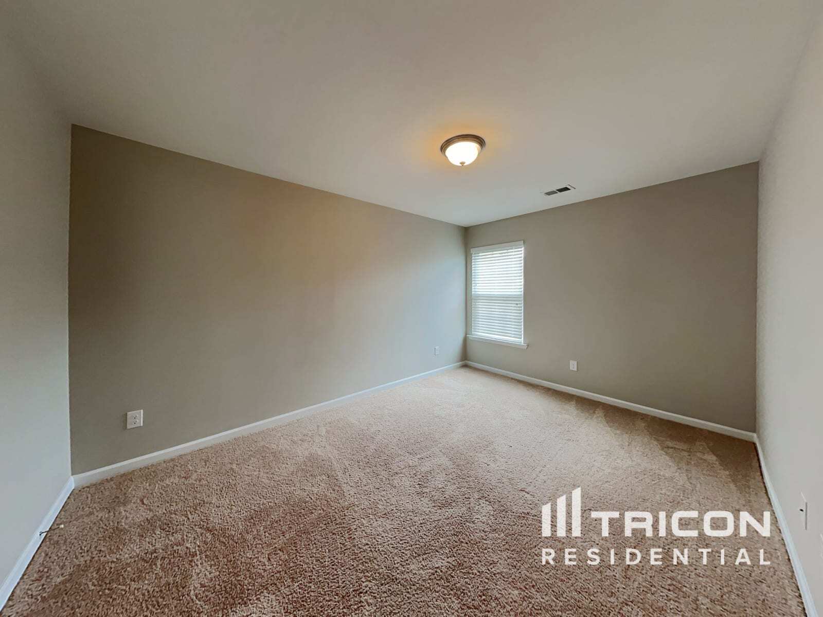 Building Photo - 228 Elmhaven Dr