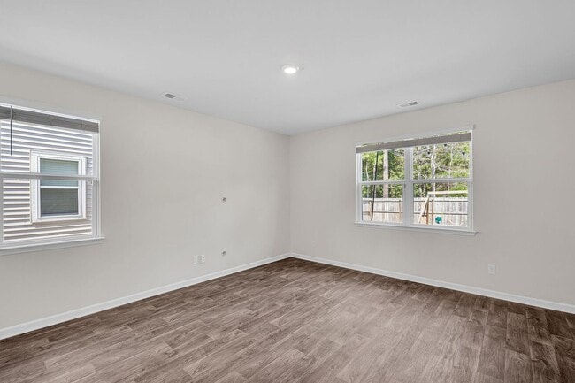 Building Photo - 4 Bedroom 3 Bath Home Located in Shell Poi...