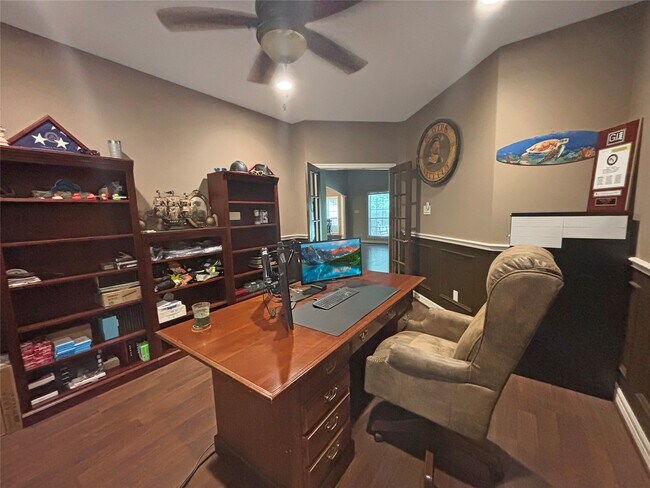 Building Photo - 289 Broadmoor Dr