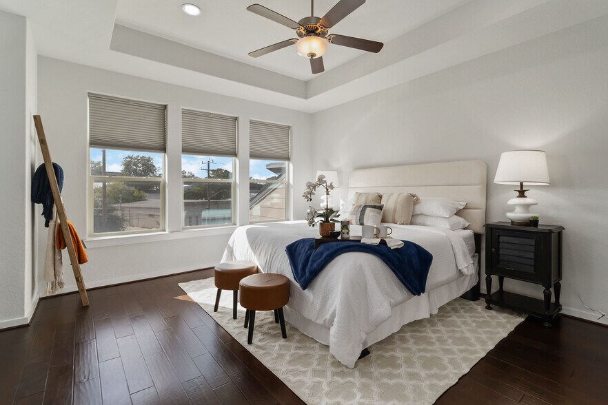 Building Photo - 2104 N Saint Marys St