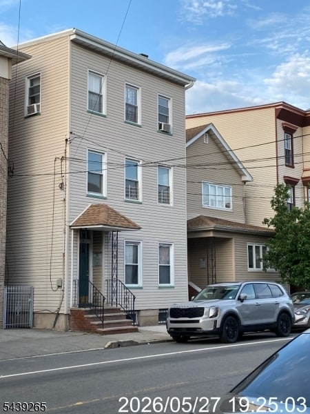 Building Photo - 217 Walnut St