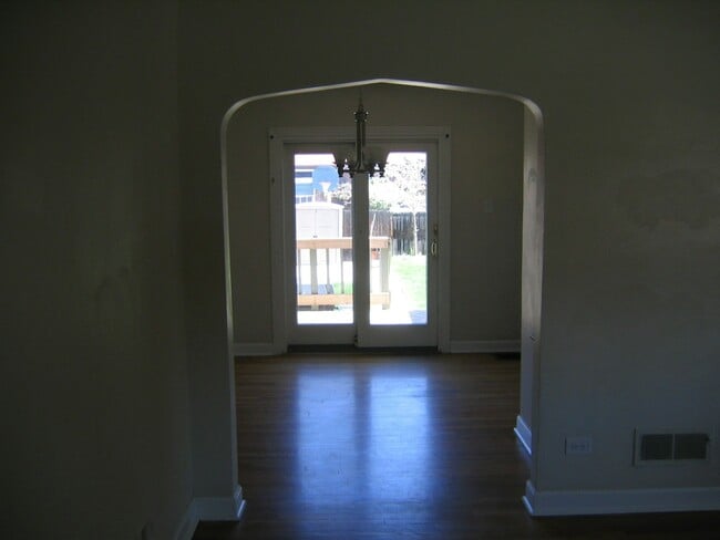 Building Photo - 418 S York St