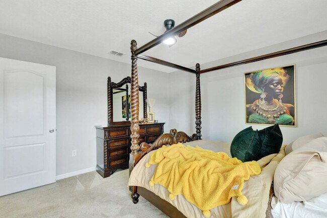 Building Photo - 5700 NW Pine Trail Cir