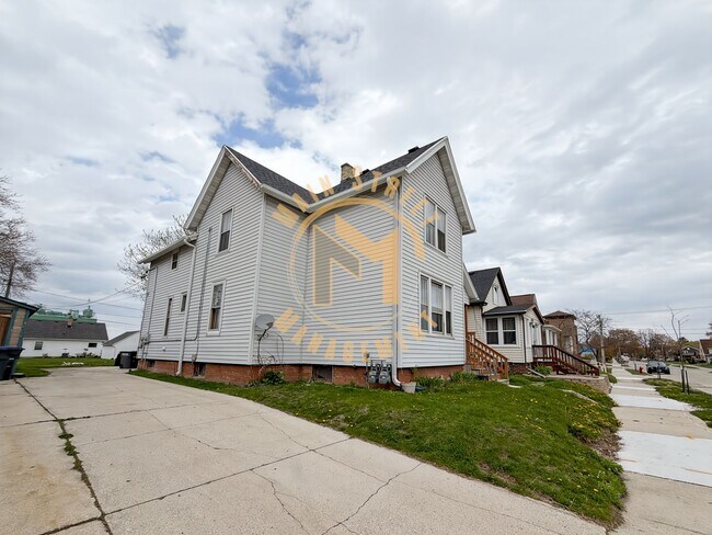 Building Photo - 1522 Main Ave