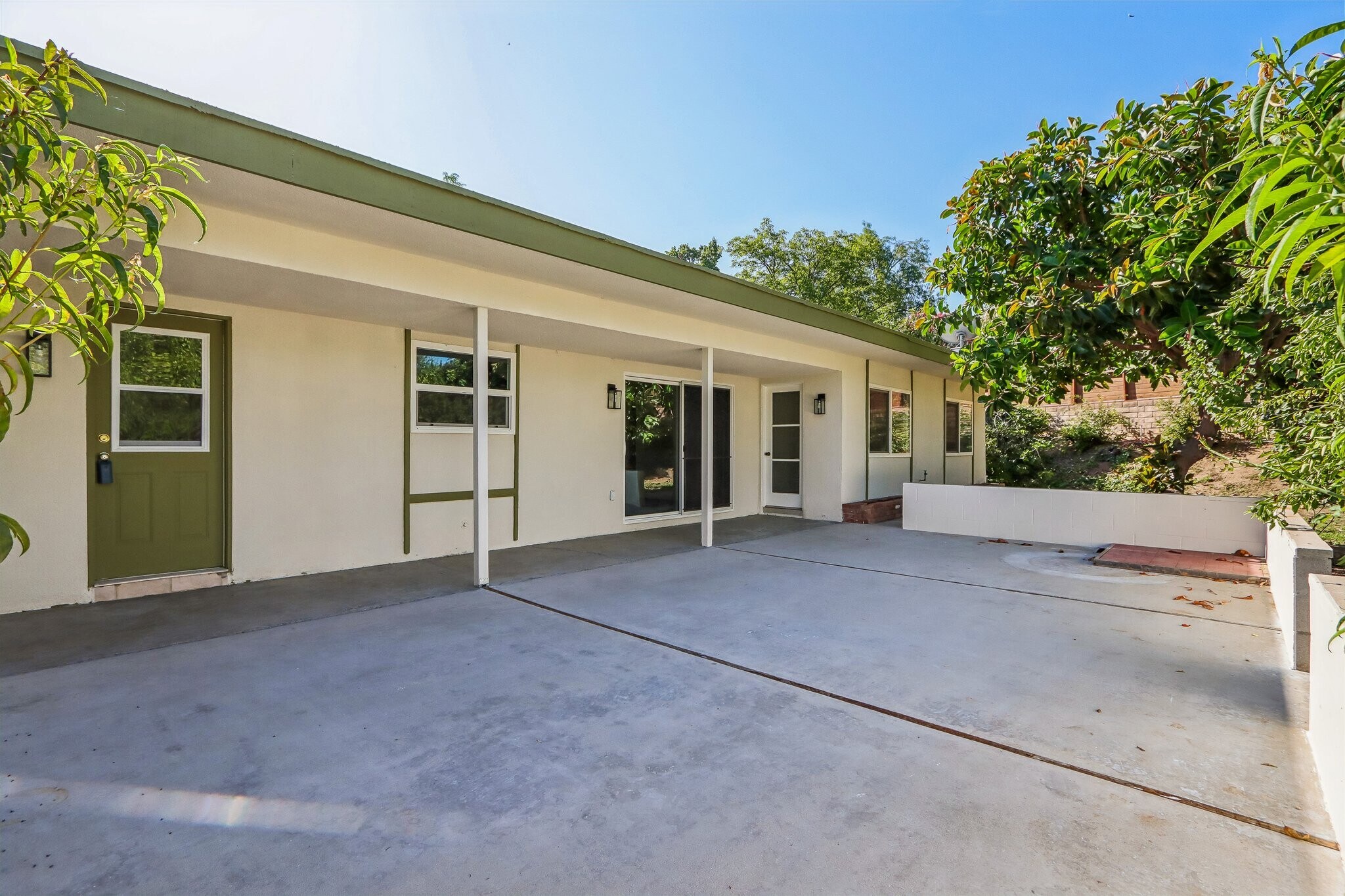 Building Photo - 1184 Lyndhurst Dr