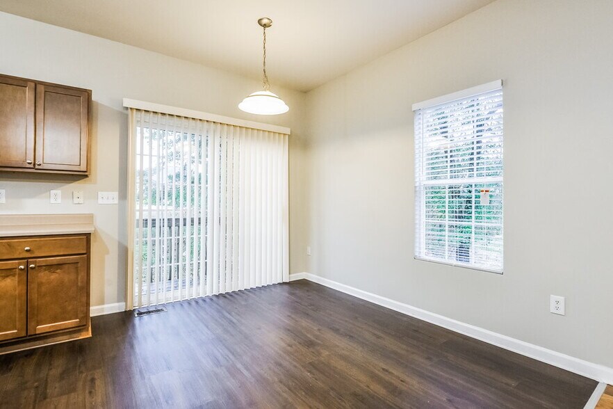 Building Photo - 705 Marjam Ln