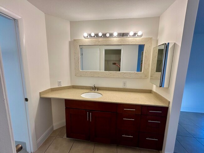 Building Photo - 22822 Pinewood Ct