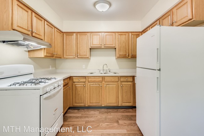 Building Photo - 3 br, 1 bath Apartment - 1001 Vincent Court