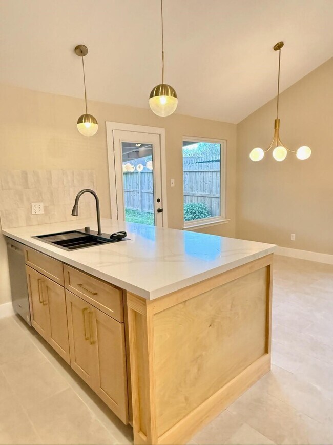 Building Photo - 1010 Golden Nugget Ct