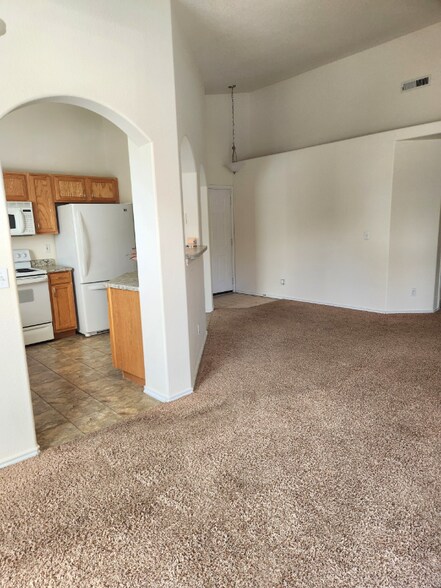 Building Photo - 4008 Riviera Grove