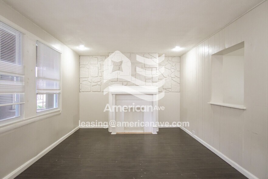 Building Photo - 1217 Main St